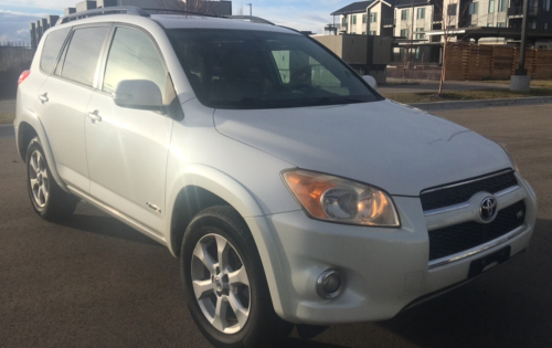 2009 TOYOTA RAV4 - 4X4 - CLEAN INSIDE AND OUT