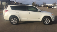 2009 TOYOTA RAV4 - 4X4 - CLEAN INSIDE AND OUT - 2