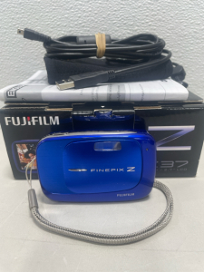 Fuji film Fine Pix Z w/ Case, Cord and Instructions