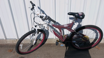 26&rdquo; Dr. PEPPER Bicycle (White & Maroon)