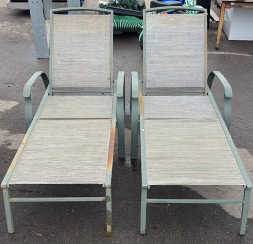 (2) Outdoor Ajustable Lounge Chairs