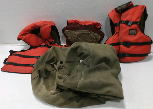 (3) Size: Adult XL Life Vests (1) Green Duffel Bag