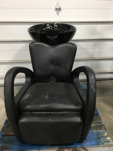 (1) Reclining Salon Chair With Wash Basin