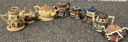 (8)Collectable Cottage Teapot