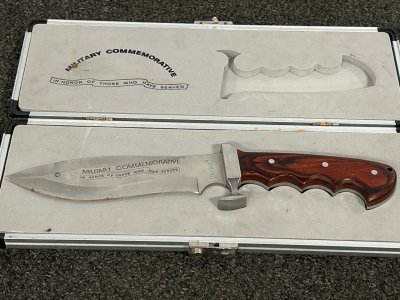 Maxam Military Commemorative Knife &ldquo;In Honor of Those Who Served&rdquo; in Case