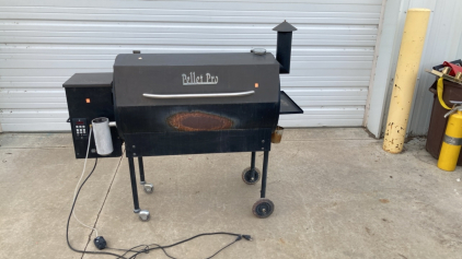 Pellet Pro Smoker Grill w/ Wheels, Powers On