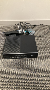 X-BOX ONE COMPLETE. WORKS GREAT