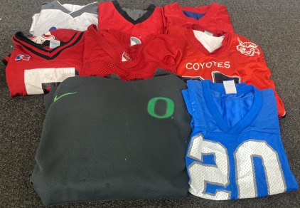 Two saints football jerseys size 2xl, B. Sanders medium sized champion jersey, Nike therma fit oregon 2xl hoodie and more