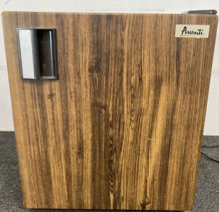 (1)Mini Fridge
