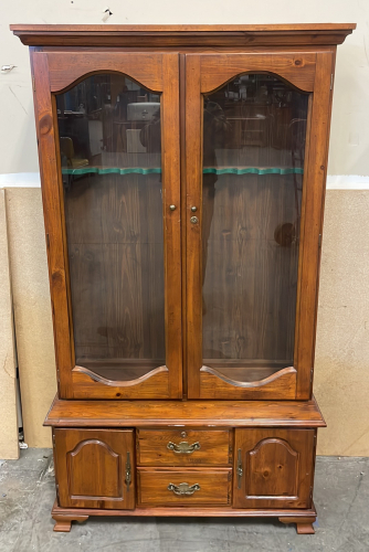 BEAUTIFUL VINTAGE GUN DISPLAY CABINET