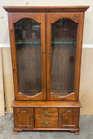 BEAUTIFUL VINTAGE GUN DISPLAY CABINET