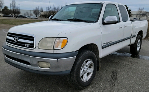 2001 TOYOTA TUNDRA - AFTERMARKET STEREO!