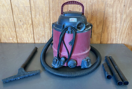 CENTRAL MACHINERY 5 GALLON WET/DRY VACUUM/BLOWER WITH ATTACHMENTS