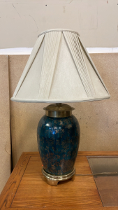 ELEGANT TABLE LAMP WITH SHADE