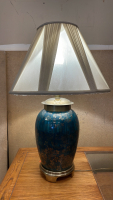 ELEGANT TABLE LAMP WITH SHADE - 2