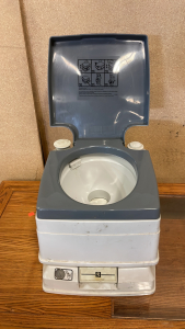 PASSPORT POTTY 8L PORTABLE TOILET