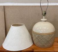 ELEGANT TABLE LAMP WITH SHADE - 3