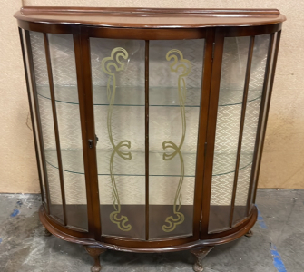 BEAUTIFUL VINTAGE WOODEN & GLASS DISPLAY CABINET WITH GLASS SHELVES