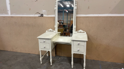 VINTAGE WHITE WOODEN VANITY