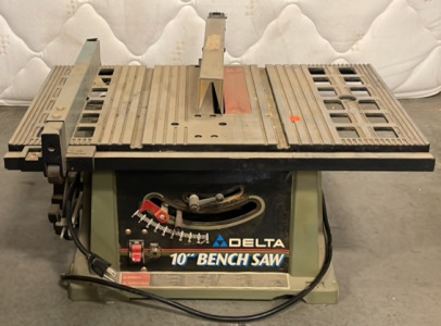 Delta 10” Bench Saw (Works!)