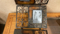 METAL 3-TIER HANGING PICTURE FRAME - 3