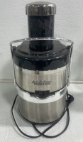 (1) Jack La Lannes Power Juicer (1) Manual Juicer - 2