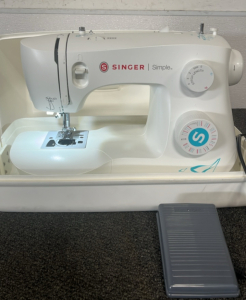 Singer Simple Modern Sewing Machine W/ Power Cord And Hard Case ( Works)