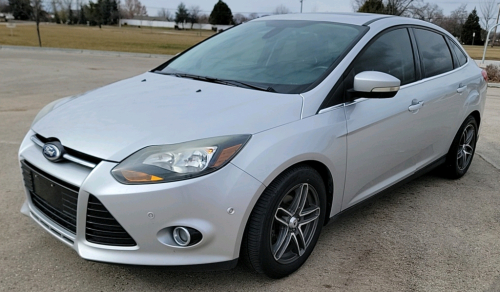 2012 FORD FOCUS - BACK UP CAMERA!