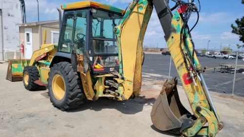 John Deere Backhoe - Operates Well - 2 Extra Buckets