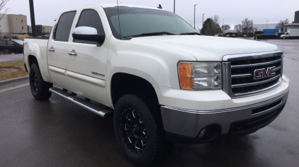 2013 GMC SIERRA-4X4 - 5.3L V8 - 4X4