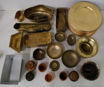 Antiques/Collectable (17) Gold Color Plates (3) Gold Bowls (2) Gold Pots & More