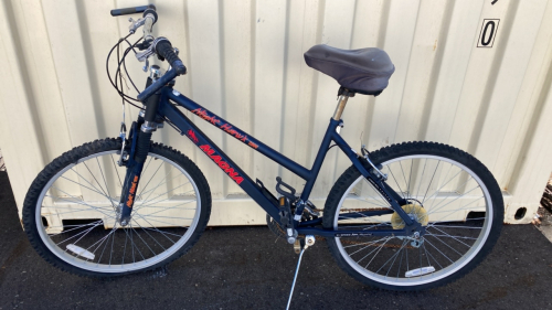 26” Magna Night Hawk 2000 Bicycle (Navy Blue)