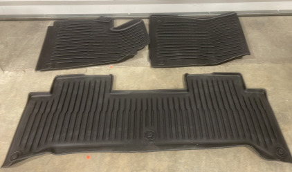 (1) New Set Of Car Mats