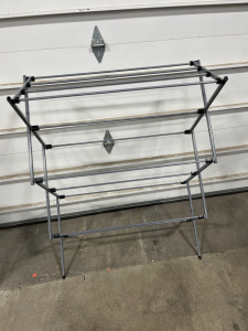Towel rack 43&rdquo; x 36&rdquo; With A Bag Of Sheets King Size Pillow Case (10 pieces