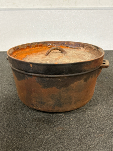 Cast Iron Dutch Oven With Lid