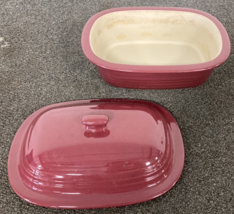 Pampered Chef Deep Covered Baker Stoneware 3.1 Qt Cranberry Color