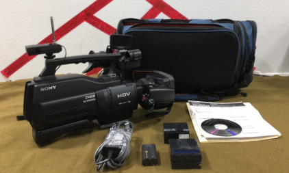 Sony Digital HD Video Camera Model HVR-HD1000U. W/Carry Bag, AC Adapter, (3) Batteries & More