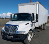 2009 INTERNATIONAL 4300 - LIFT GATE - DIESEL!