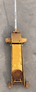 Hydraulic Floor Jack No Brand w/ Wheels