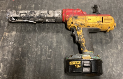 Dewalt 18v Caulking Gun w/ battery