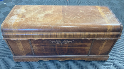 Vintage Roos Sweetheart Cedar Chest