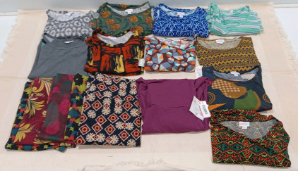 (16) Medium Lula Roe Clothes (5) Skirts (1) Long Skirt (2) Dresses (7) Shirts (1) Long Sleeve Shirt