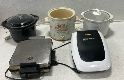 Got This Nice Collection (1) nice 4Q. Crock Pot (1) 3Q crock Pot. (1) George Foreman Grill (1) Toastmast Vintage waffles Maker