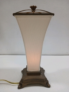 Vintage 16" Lamp Turns On