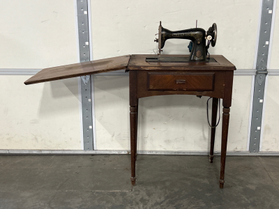 Vintage Singer Sewing Machine In Cabinet.