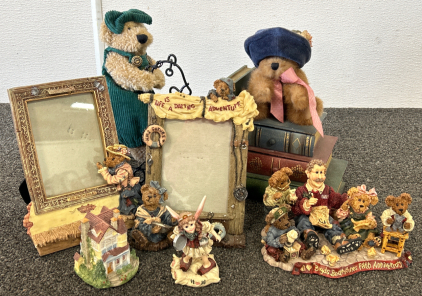 Collection Of Boyd's Bear And Freinds