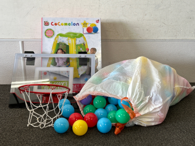 Cocomelon Inflatable Play Set With Soft Flex Balls And Hoop