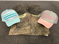 (4) Womans Hats And Pair Of Womans Mossy Oak Pursuits Camo Shirts Size Large