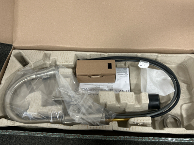 New Delta Artesso Model 63025LF-SS Single-Handle Pull-Down Magnedock Technology Kitchen Faucet In Polished Nickel
