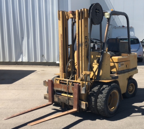 CATERPILLAR FORKLIFT - 5000 lb CAPACITY -